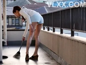 Nữ thần cao lớn và xinh đẹp xé toạc ga trải giường trong lúc lên đỉnh